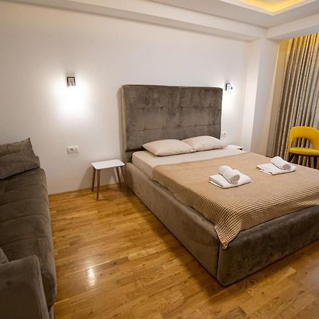 Queens Central Apartments 奥赫里德 外观 照片