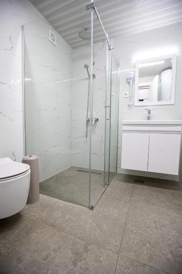 Queens Central Apartments 奥赫里德 外观 照片
