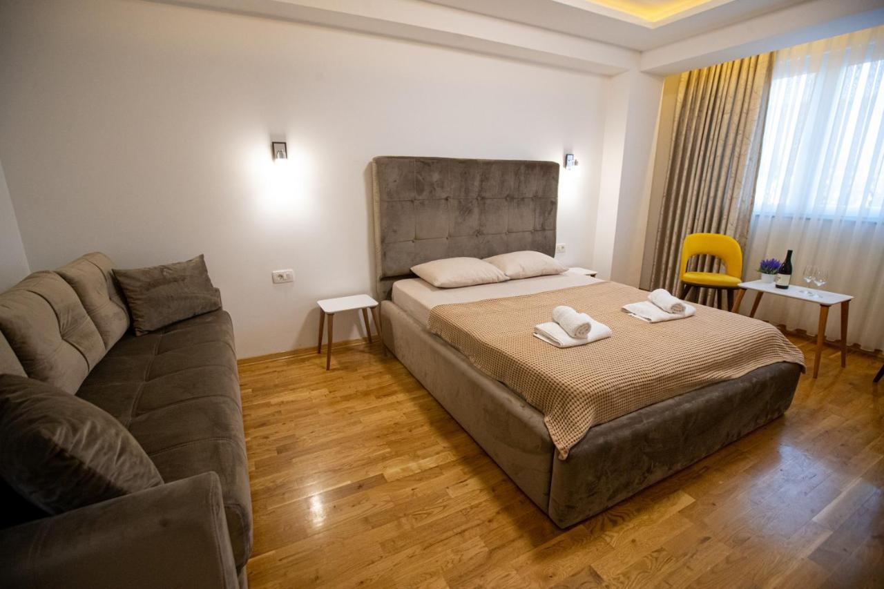 Queens Central Apartments 奥赫里德 外观 照片